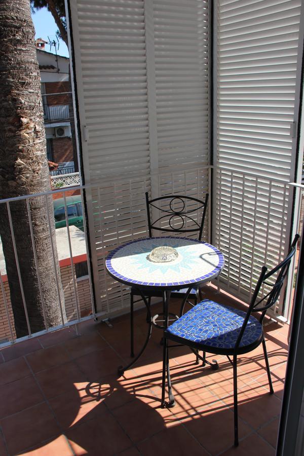 Apartamentos Caru Castelldefels Exterior photo
