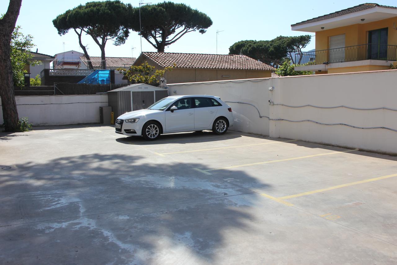 Apartamentos Caru Castelldefels Exterior photo